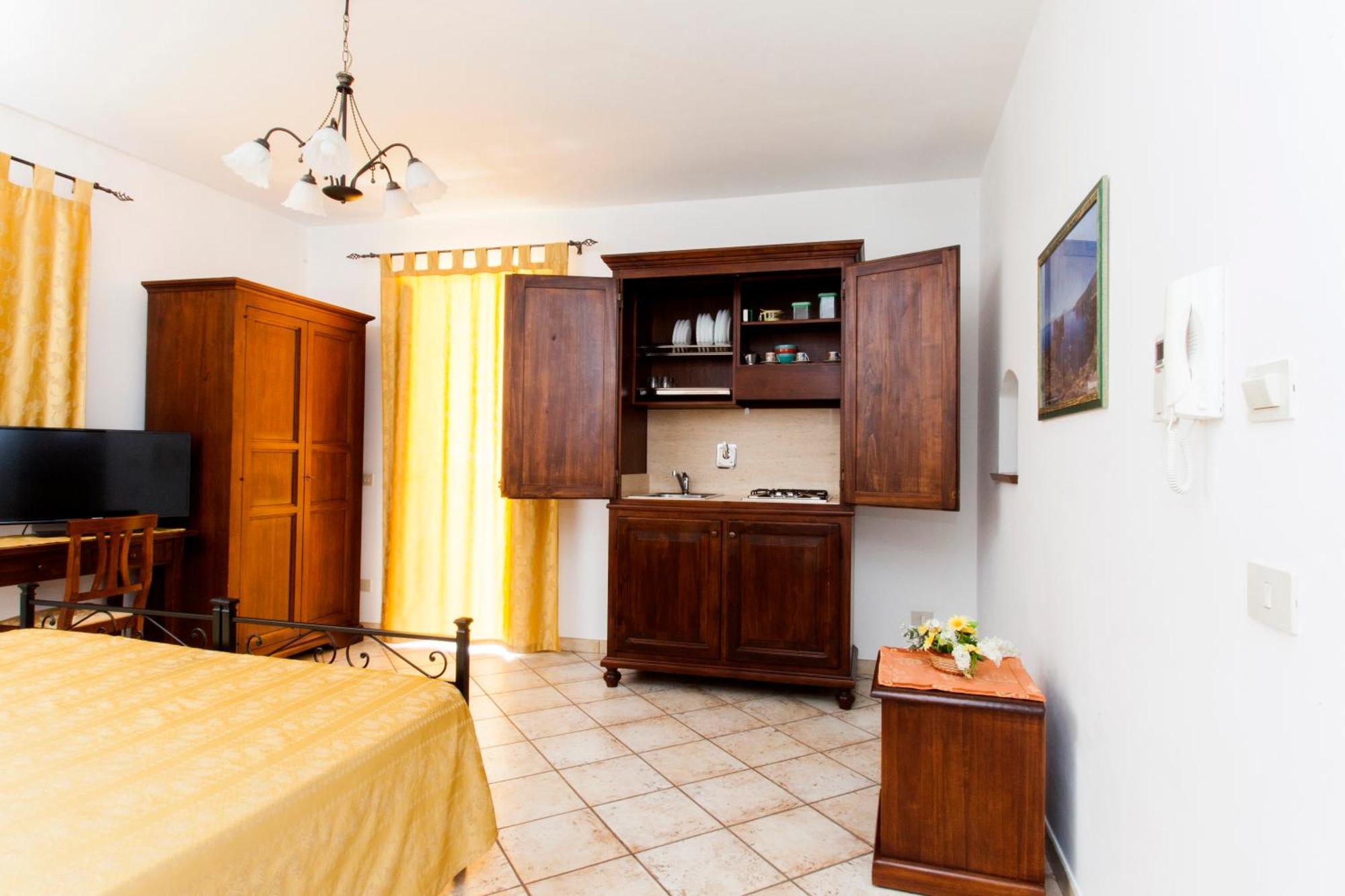 Residence Marina Corta Липари Екстериор снимка